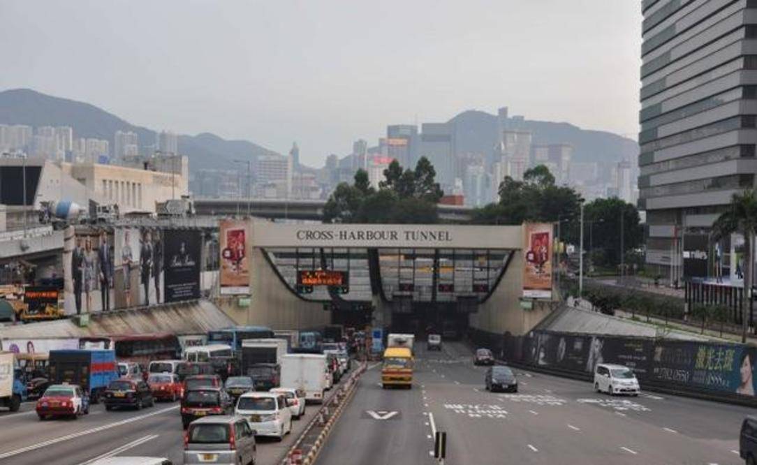 {賭馬}(香港海底隧道什么时候建造的)